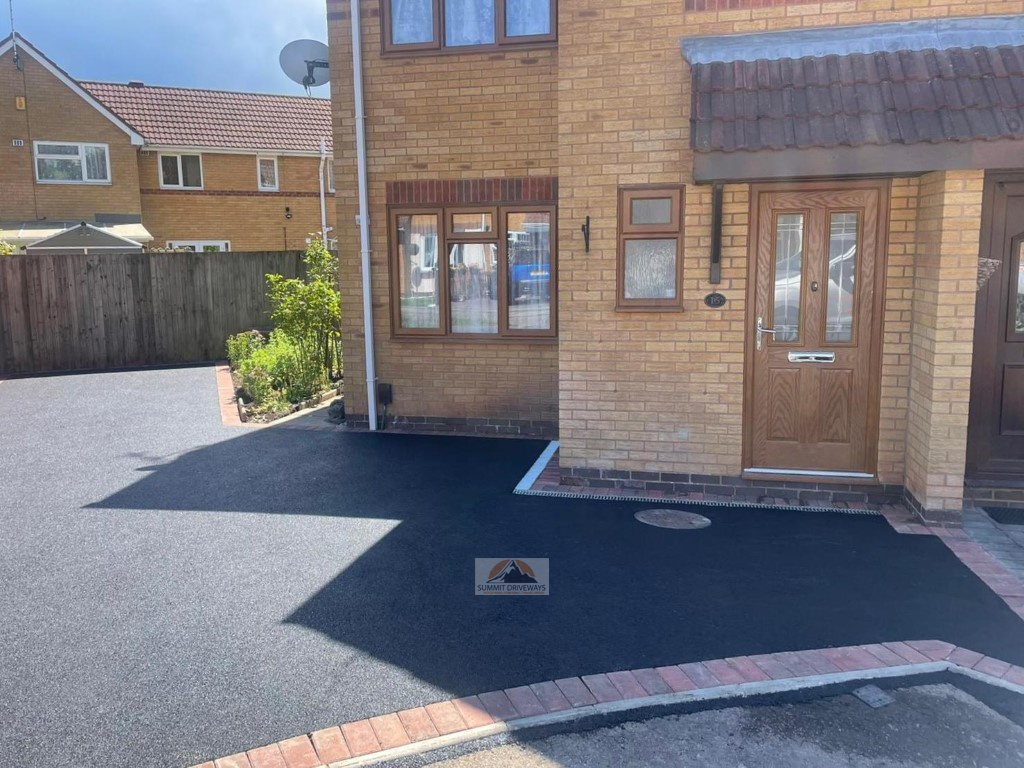 SMA Tarmac Driveway with Brick Border in Nuneaton (3)